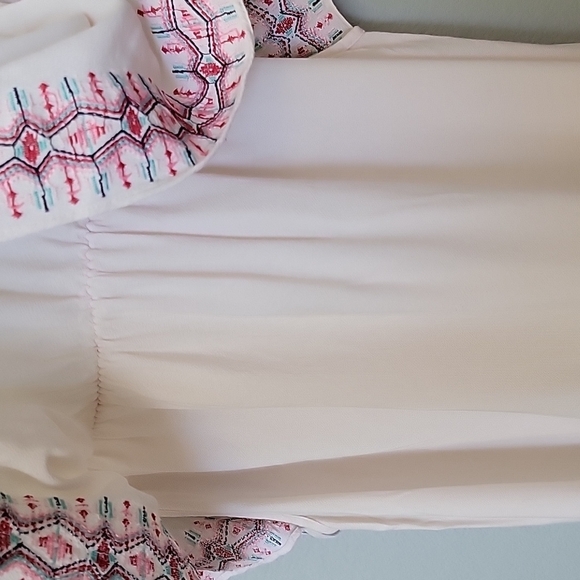 Torrid Hippie Senorita Boho Summer embroidered off the shoulder ruffle top - Picture 6 of 9